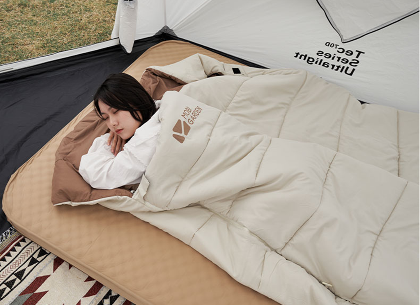 Mobi Garden Crescent Double Sleeping Bag - Ivory