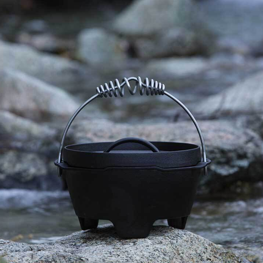 Cooking Outdoor with Barebones Cast Iron Dutch Oven 10"