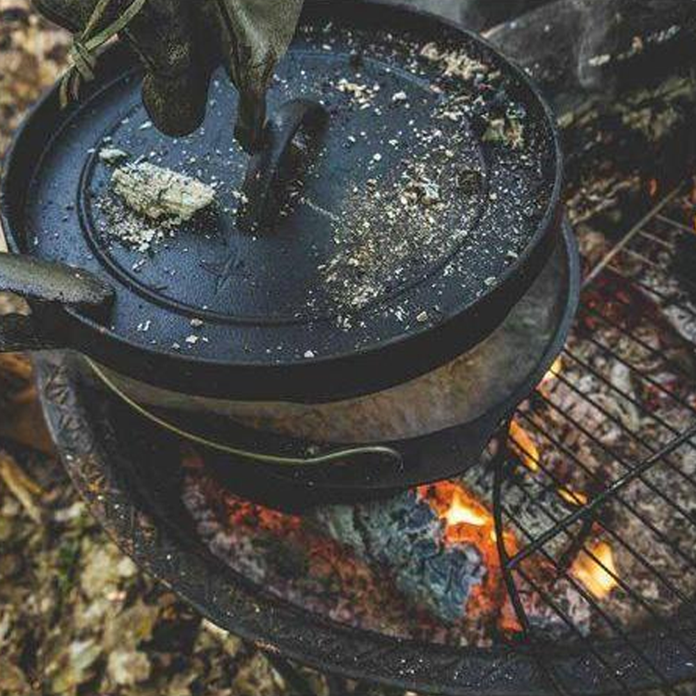 Barebones Cast Iron Dutch Oven 10" on fire grill